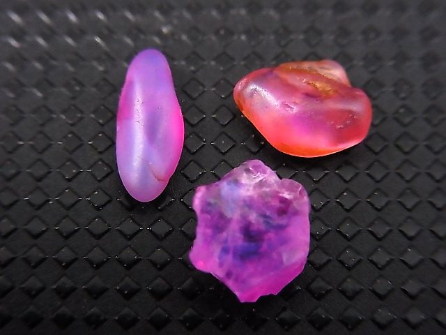画像: 宝石品質：ベトナムLuc Yen産シルキーサファイア原石（自然研磨） 3点セット トータル 3.4カラット