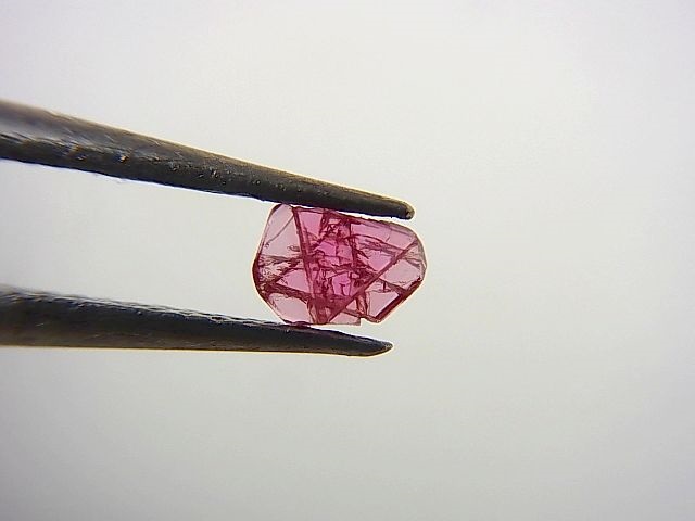 画像: 宝石品質：ミャンマー・モゴック産ピンクスピネル双晶原石「ダビデの星」 0.1カラット