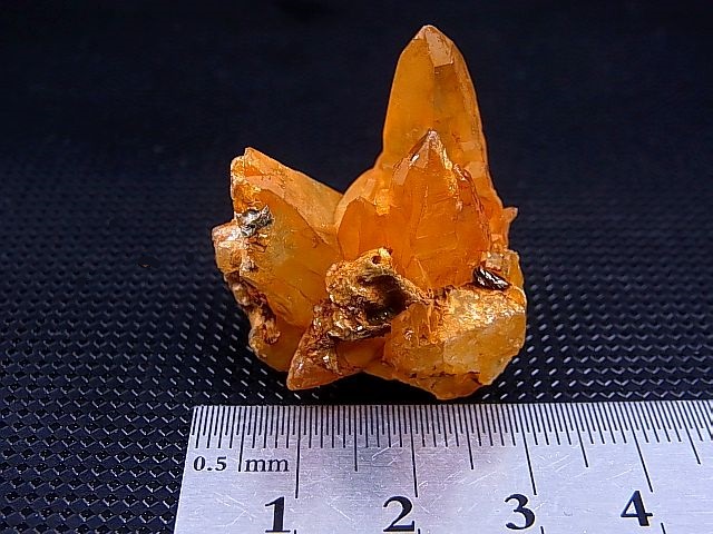 画像: ガネーシュヒマール・ヒンドゥン産ゴールデンヒーラー水晶クラスター（オーラ被膜付き） 18.3g