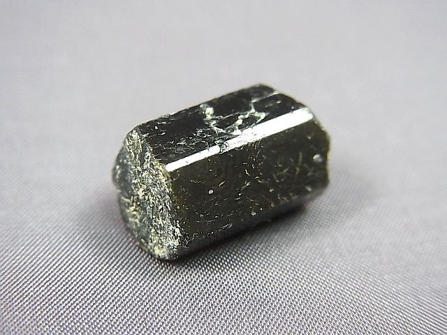 画像: ネパール・ジャジャルコット産ドラバイトトルマリン柱状結晶原石 13.8カラット