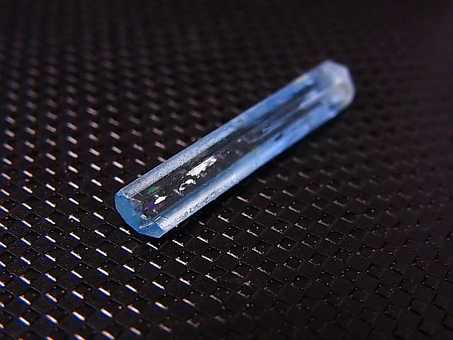 画像: ジェムグレード宝石需要品質：ベトナム産アクアマリン柱状結晶原石 2.8カラット