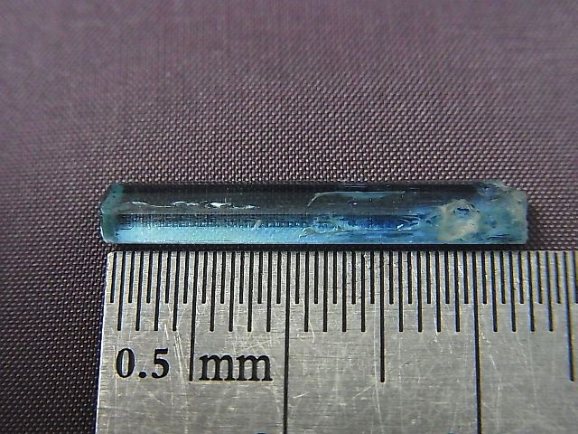 画像: ジェムグレード宝石需要品質：ベトナム産アクアマリン柱状結晶原石 2.8カラット