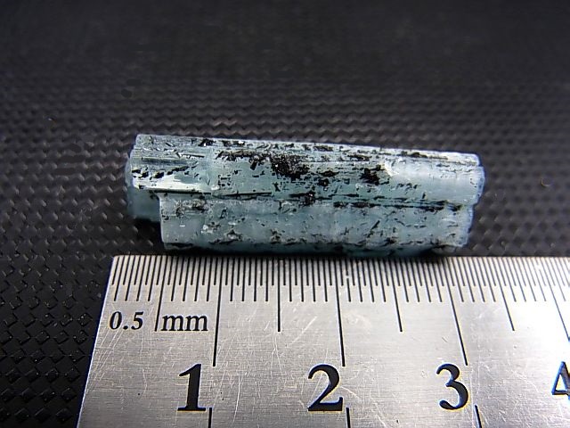 画像: ベトナム産連晶結束型アクアマリン原石（ブラックトルマリン付き） 4.6g