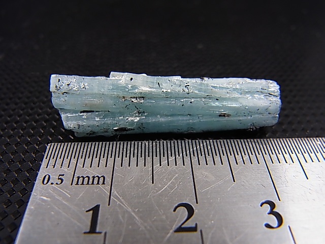 画像: ベトナム産連晶結束型アクアマリン原石（ブラックトルマリン付き） 3.4g