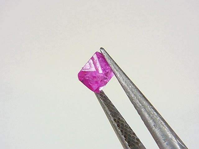 画像: ミャンマー・モゴック産宝石質ピンクスピネル結晶（双晶） 0.8カラット