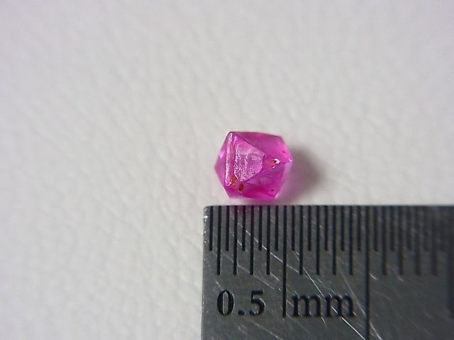 画像: ミャンマー・モゴック産宝石質ピンクスピネル結晶（双晶） 0.8カラット