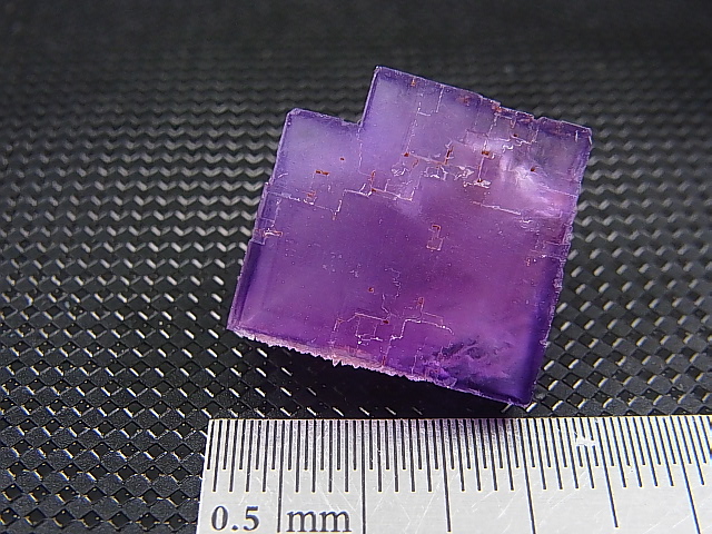 画像: スペイン・アストゥリアス産パープルフローライト原石（赤蛍光） 8.7g