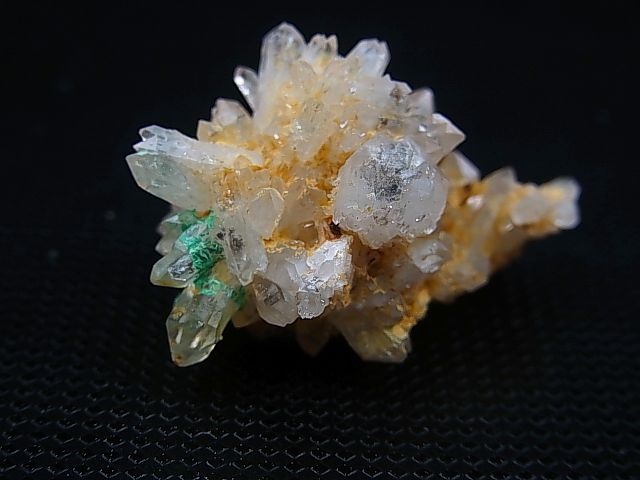 画像: スペイン・カンタブリア州産産水晶/マラカイト原石 13.1g
