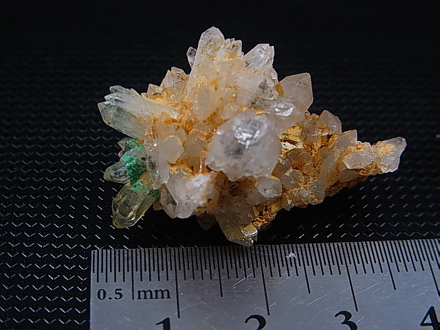 画像: スペイン・カンタブリア州産産水晶/マラカイト原石 13.1g
