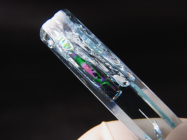画像1: ジェムグレード宝石需要品質：ベトナム産アクアマリン柱状結晶原石（レインボー入り） 16.4カラット