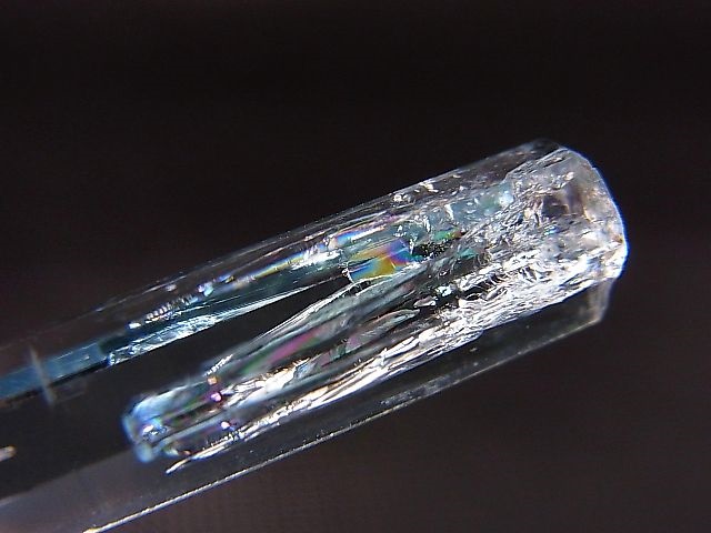 画像: ジェムグレード宝石需要品質：ベトナム産アクアマリン柱状結晶原石（レインボー入り） 16.4カラット