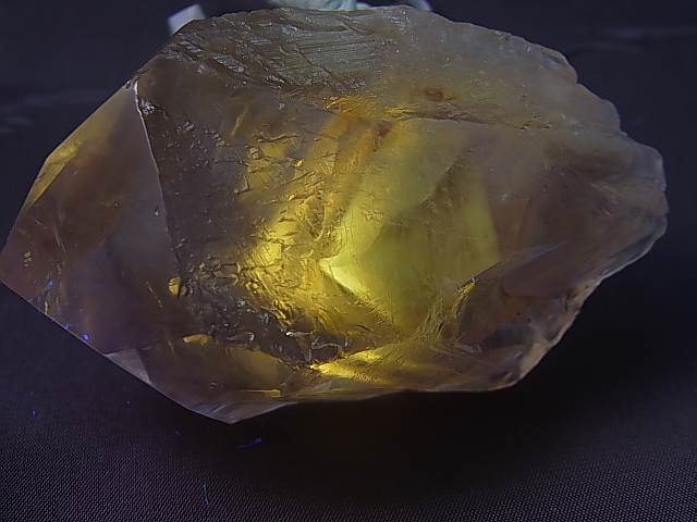 画像: ブラジル・コルデイロス産アメジスタドーラダ/蛍光ファントムアメジスト（錐面研磨） 56.2g