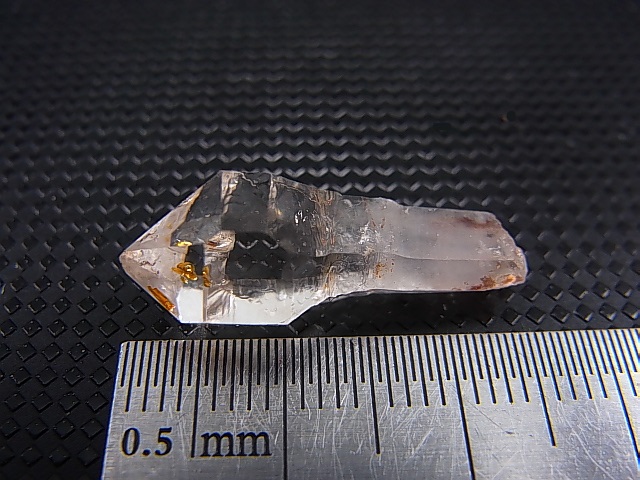 画像: マダガスカル産ペトロリウム水晶ポイント（セプター） 2.2g