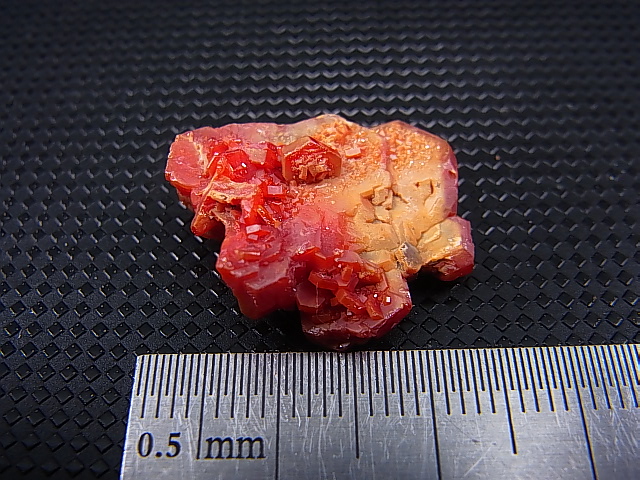 画像: モロッコ産バナジナイト原石 8.2g