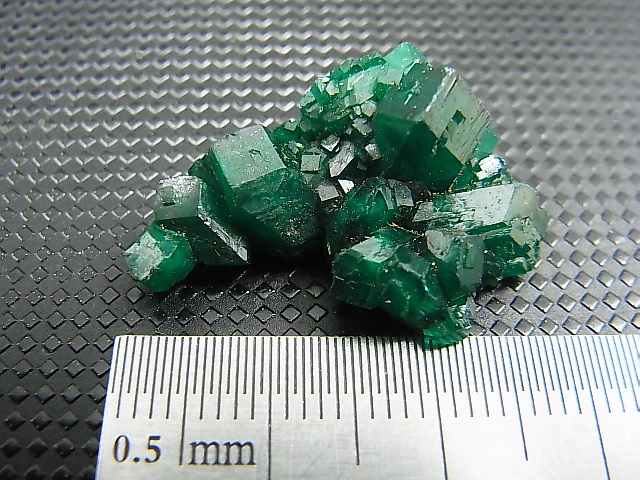 画像: コンゴ産ダイオプテーズ原石（大粒結晶） 4.5g
