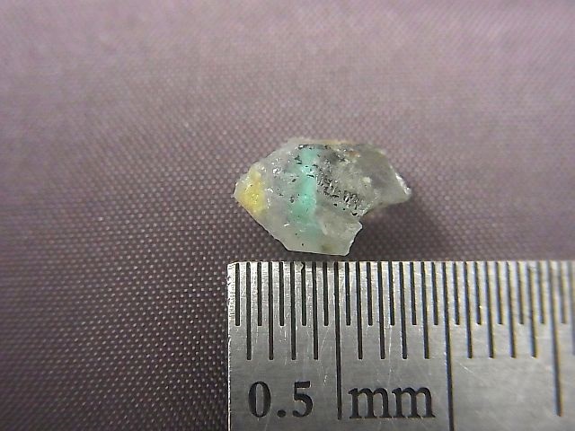 画像: 南アフリカ・メッシーナ鉱山産パパゴアイト入り水晶原石 0.2g