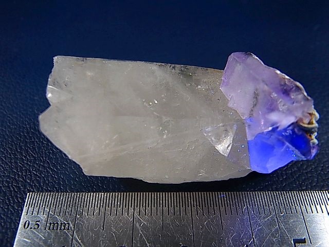 画像: ヤオガンシャン産バイカラーフローライト付き水晶原石 30.6g