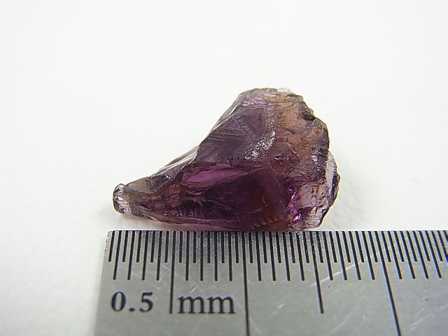 画像: ベトナムLuc Yen産パープルスピネル結晶 9.3カラット