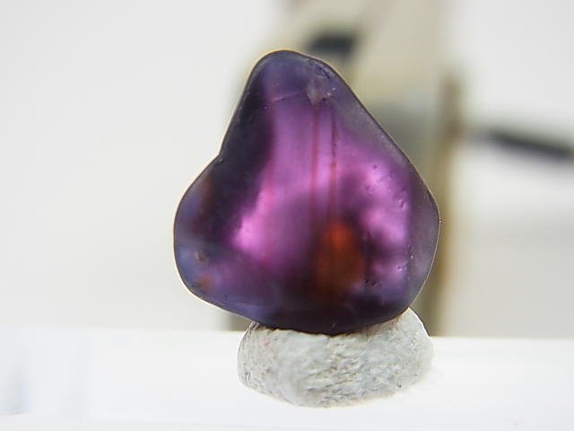 画像2: ベトナムLuc Yen産パープルスピネル結晶（自然研磨） 7.9カラット