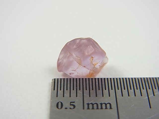 画像: ベトナムLuc Yen産ライトピンクスピネル結晶（自然研磨） 2.5カラット