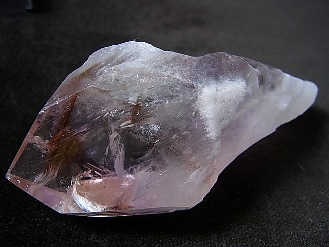 画像: ブラジル・コルデイロス産アメジスタドーラダ/蛍光ファントムアメジスト（錐面研磨） 75.0g
