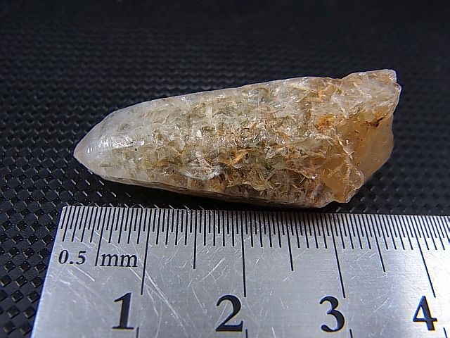 画像: 山梨県水晶峠産トレモライト入り水晶ポイント 8.9g