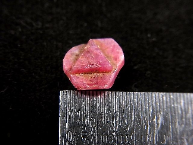 画像: ミャンマー・モゴック産レッドスピネル結晶（双晶） 1.7カラット