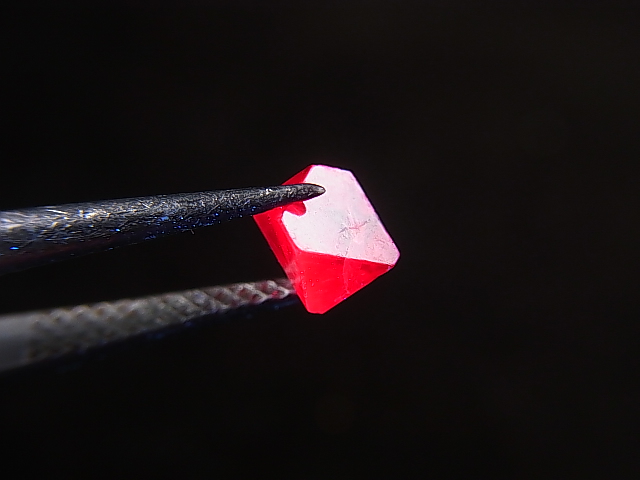 画像2: ミャンマー・モゴック産宝石質レッドスピネル結晶（八面体） 0.6カラット