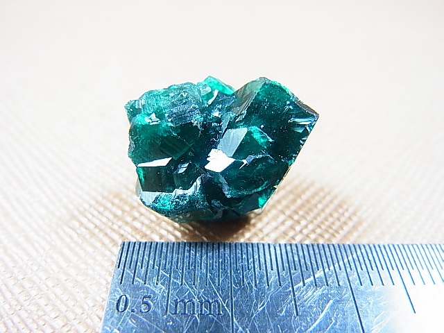画像: コンゴ産ダイオプテーズ原石（大粒結晶） 4.1g