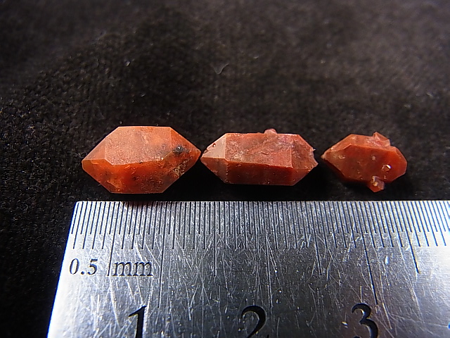 画像: スペイン・バレンシア産赤鉄水晶（クオルゾ・ロホ） 3点セット トータル 1.6g