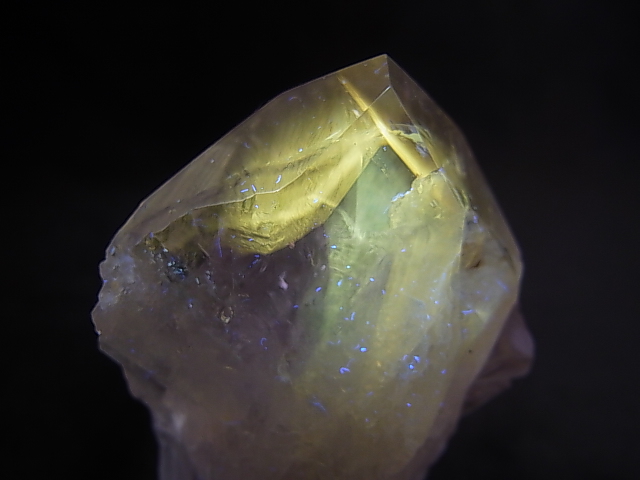 画像: ブラジル・コルデイロス産アメジスタドーラダ/蛍光ファントムアメジスト（錐面研磨） 83.0g