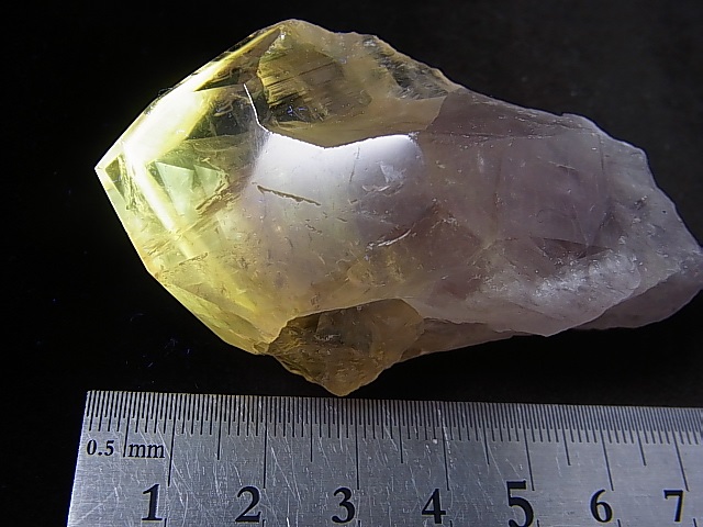 画像: ブラジル・コルデイロス産アメジスタドーラダ/蛍光ファントムアメジスト（錐面研磨） 83.0g
