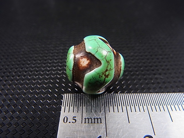 画像: ヴィンテージ：「雪域天珠：老緑色虎牙」西蔵（チベット）天珠 直径約14×13mm