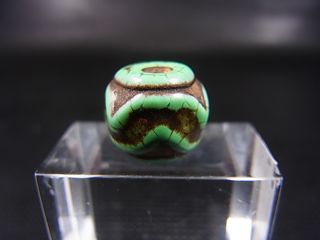 画像: ヴィンテージ：「雪域天珠：老緑色水紋虎牙」西蔵（チベット）天珠 直径約13×11mm