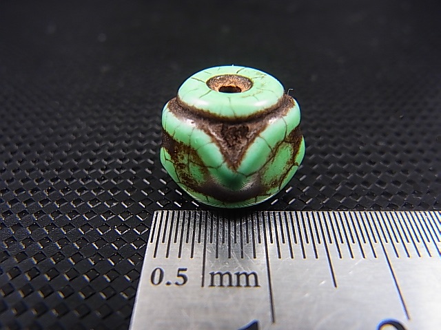 画像: ヴィンテージ：「雪域天珠：老緑色水紋虎牙」西蔵（チベット）天珠 直径約13×11mm