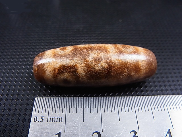 画像: 「九眼」（右下がり）現代天珠 直径約13×37mm