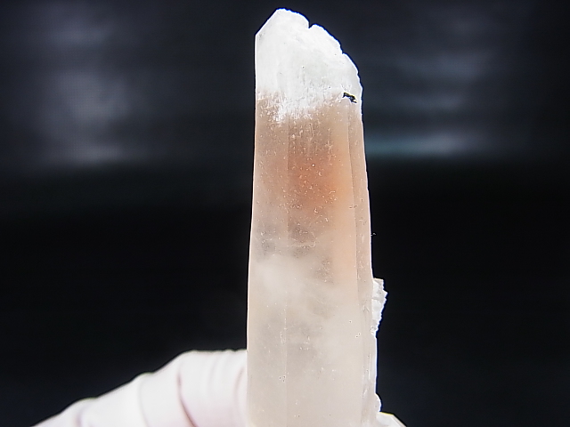 画像: 内モンゴル産アイアンローズ付きピンク水晶（貫入り/レーザー型） 36.0g