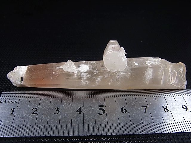 画像: 内モンゴル産アイアンローズ付きピンク水晶（貫入り/レーザー型） 36.0g