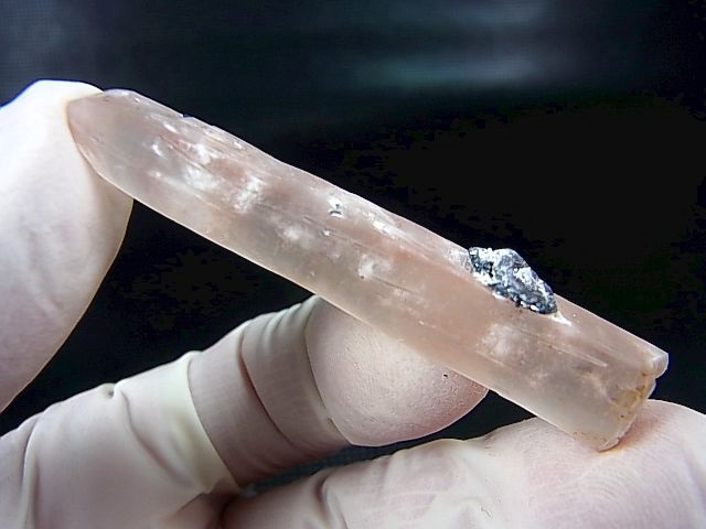 画像: 内モンゴル産アイアンローズ付きピンク水晶（レーザー型） 9.3g