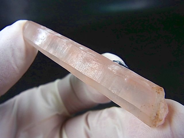 画像: 内モンゴル産アイアンローズ付きピンク水晶（レーザー型） 9.3g