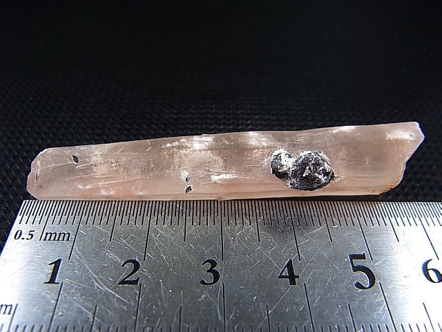 画像: 内モンゴル産アイアンローズ付きピンク水晶（レーザー型） 9.3g