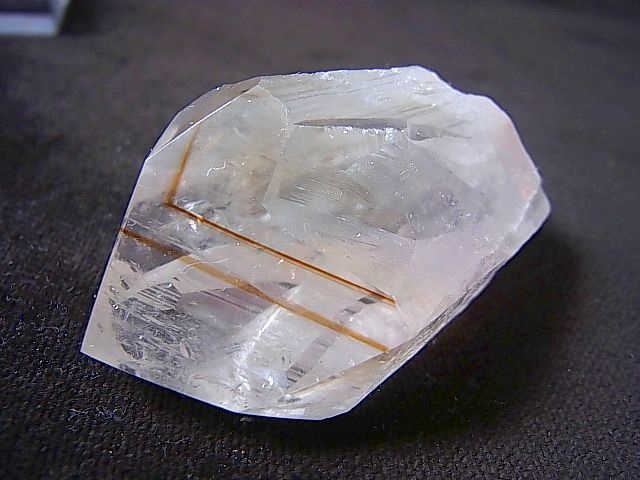 画像: ブラジル・コルデイロス産アメジスタドーラダ/蛍光ファントムアメジスト（錐面研磨） 62.5g