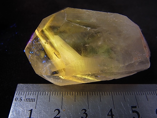 画像: ブラジル・コルデイロス産アメジスタドーラダ/蛍光ファントムアメジスト（錐面研磨） 62.5g