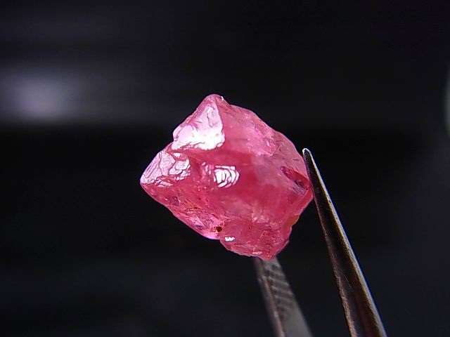 画像1: ベトナムLuc Yen産ホットピンクスピネル結晶（八面体/連晶） 5.8カラット