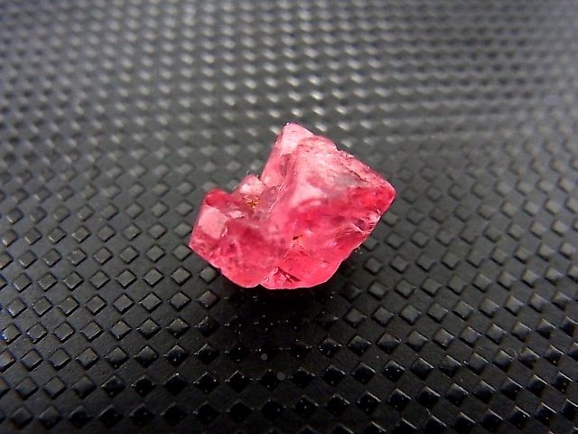 画像2: ベトナムLuc Yen産ホットピンクスピネル結晶（八面体/連晶） 5.8カラット