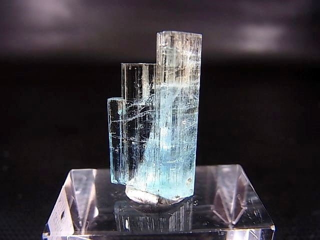 画像2: ベトナム産アクアマリン柱状結晶原石（連晶） 9.7カラット