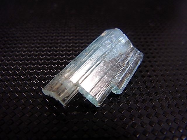 画像: ベトナム産アクアマリン柱状結晶原石（連晶） 9.7カラット