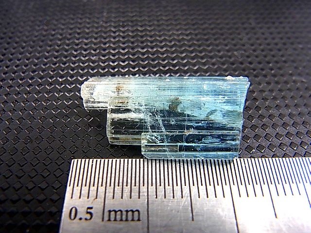 画像: ベトナム産アクアマリン柱状結晶原石（連晶） 9.7カラット