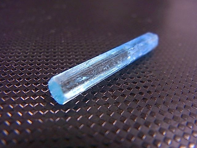 画像: ジェムグレード宝石需要品質：ベトナム産アクアマリン柱状結晶原石 6.6カラット