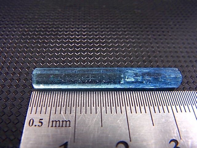 画像: ジェムグレード宝石需要品質：ベトナム産アクアマリン柱状結晶原石 6.6カラット